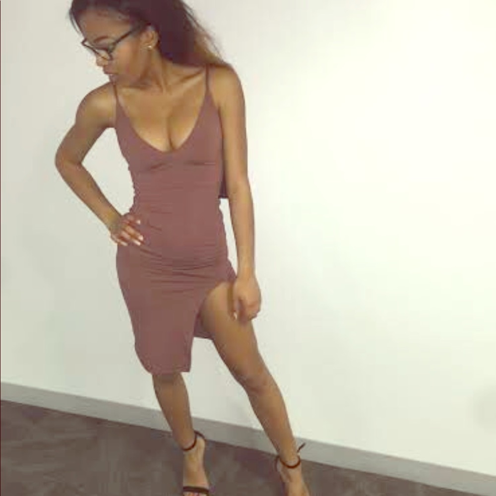 Bodycon dress with slit